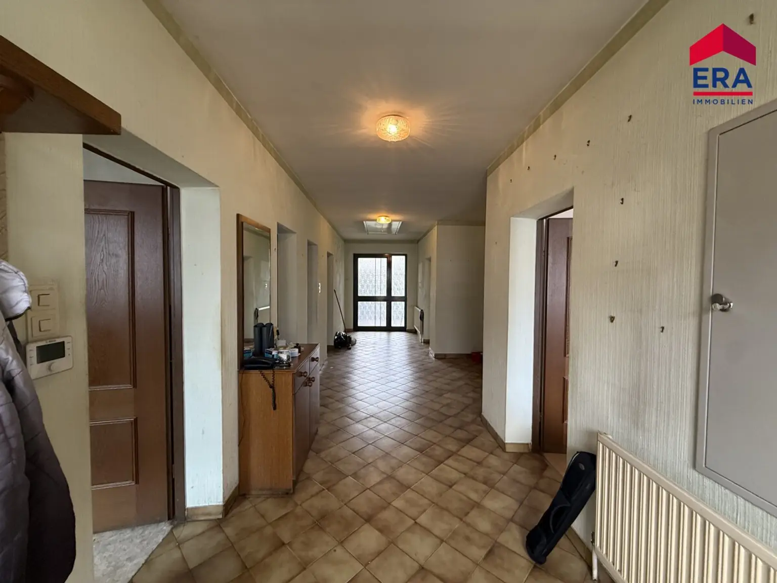 Massives Einfamilienhaus mit Innenhof, Halle & Ausbaupotenzial in 2054 Haugsdorf