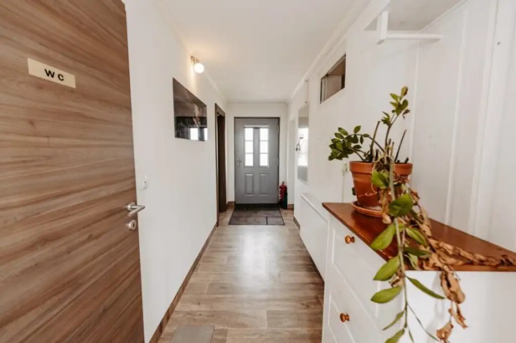 Gepflegtes, neu revitalisiertes  und liebevoll erhaltenes Landhaus. Natur, Sonne, Ruhe,  Seelenheil.