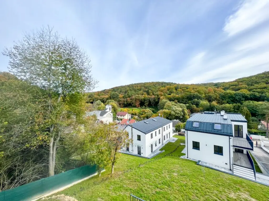 112 m2 Dachgeschosswohnung mit 11 m2 Balkon in Untermauerbach in absoluter Grünruhelage!
