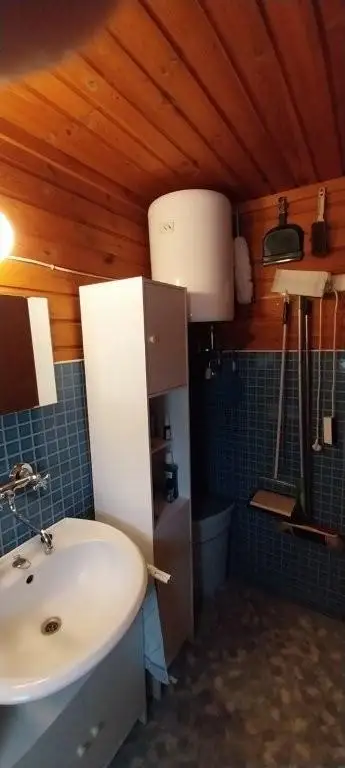 ZWEITWOHNSITZ ODER KLEINES KNUSPERHÄUSCHEN FÜR EIN BIS ZWEI PERSONEN IN SCHÖNSTER GRÜN- UND RUHELAGE IN LANGENLEBARN AN DER DONAU AUF PACHTGRUND