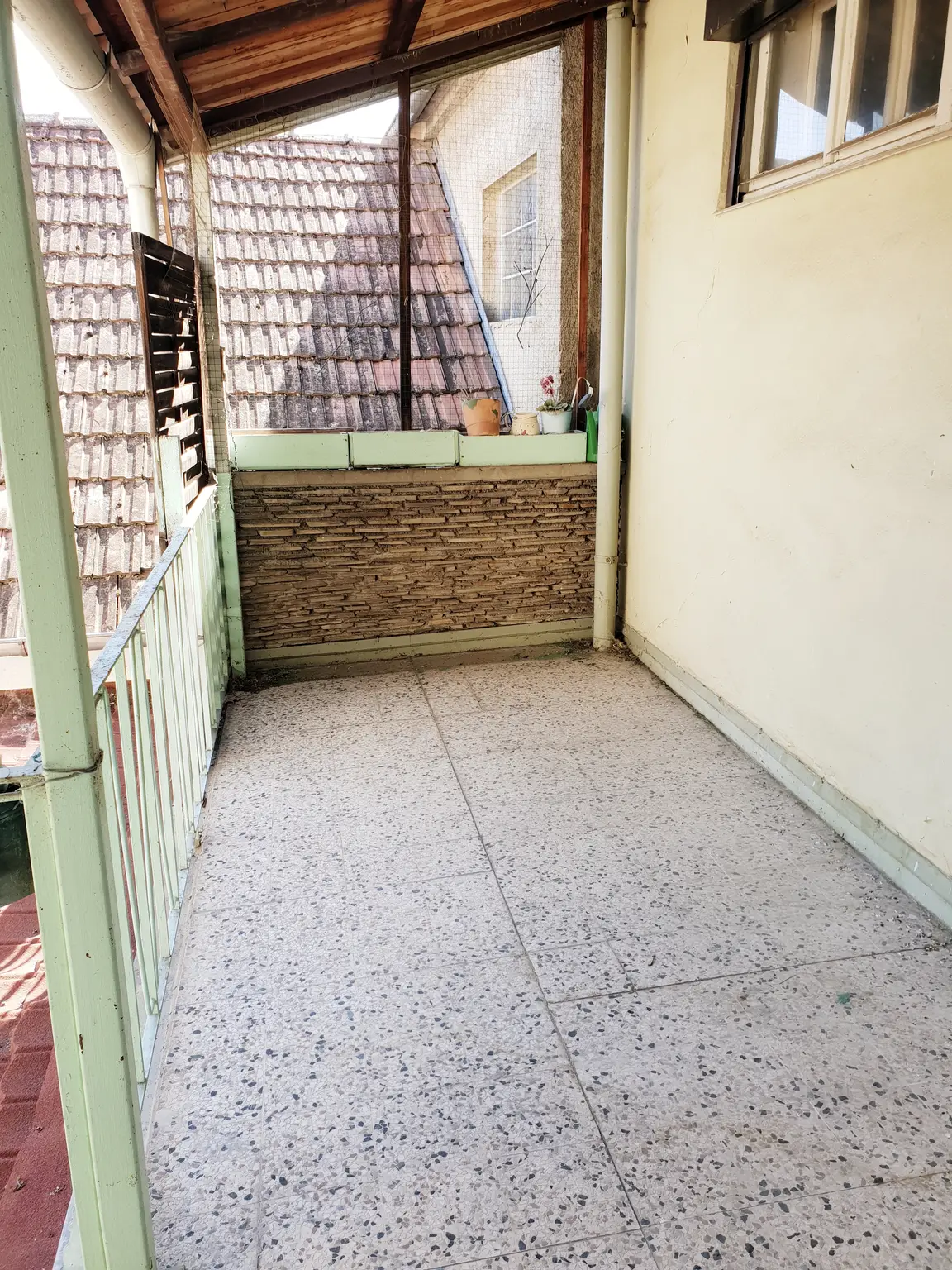 Zweifamilienhaus / Gewerbeobjekt  mit Nebengebäude zu verkaufen!
