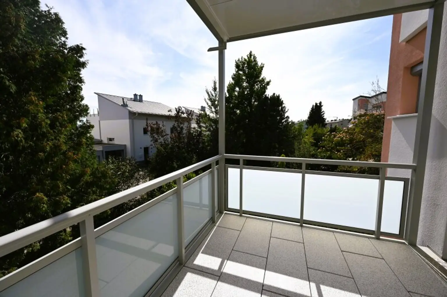 Familienfreundliche Wohnung mit Balkon, Terrasse und Grünblick in Hörsching