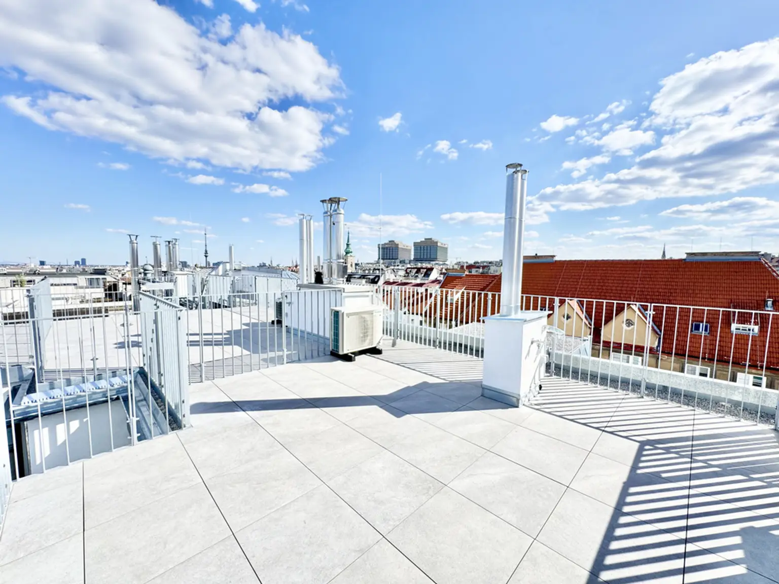 ÜBER DEN DÄCHERN WÄHRINGS | TOPLAGE NÄHE KUTSCHKERMARKT | EXKLUSIVE DACHGESCHOSSWOHNUNG MIT KLIMAANLAGE | TERRASSE | ERSTBEZUG