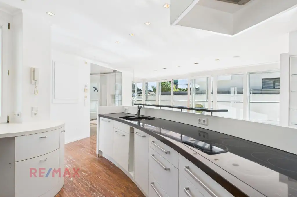 Innenstadt-Luxus: 247 m² pure Eleganz auf zwei Wohnebenen