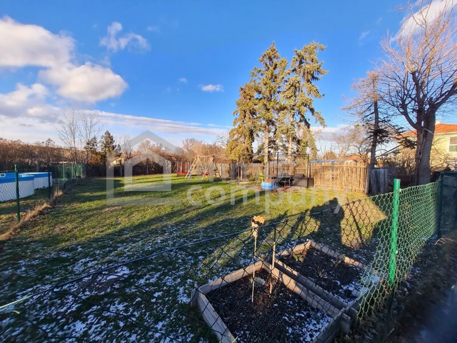 Sanierte Anlegerwohnung: 66 m² mit 200 m² Grundstück