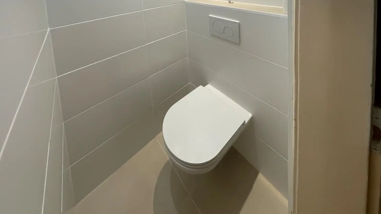 3 Zimmer mit Balkon, komplett neues Bad und WC