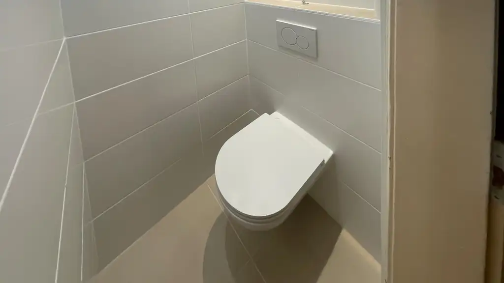 3 Zimmer mit Balkon, komplett neues Bad und WC