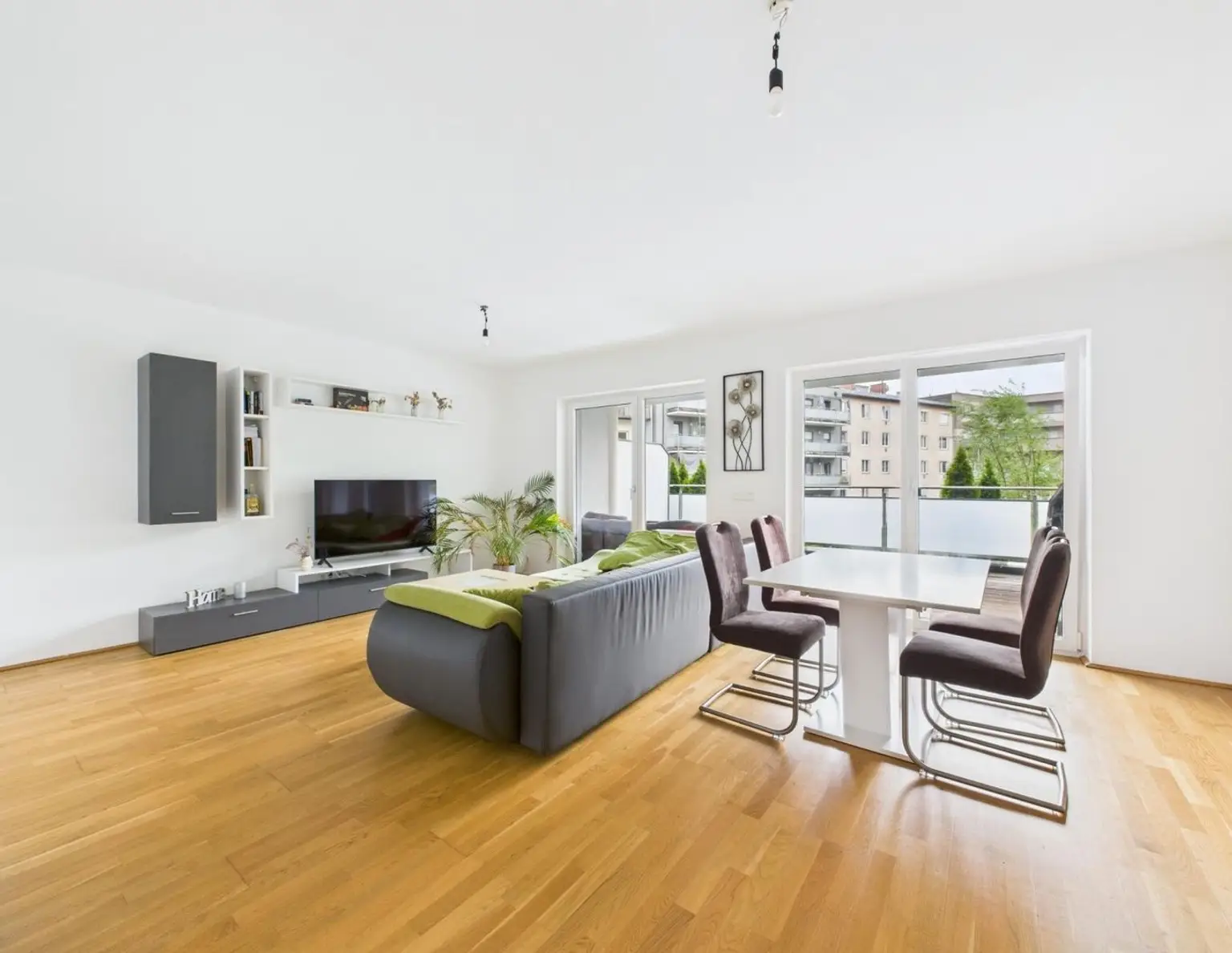 LINZ (FROSCHBERG): TOP-MIETWOHNUNG (4 Zimmer) ca. 98,57 m² WFL. - XL Terrasse/Loggia ca. 33,41m²