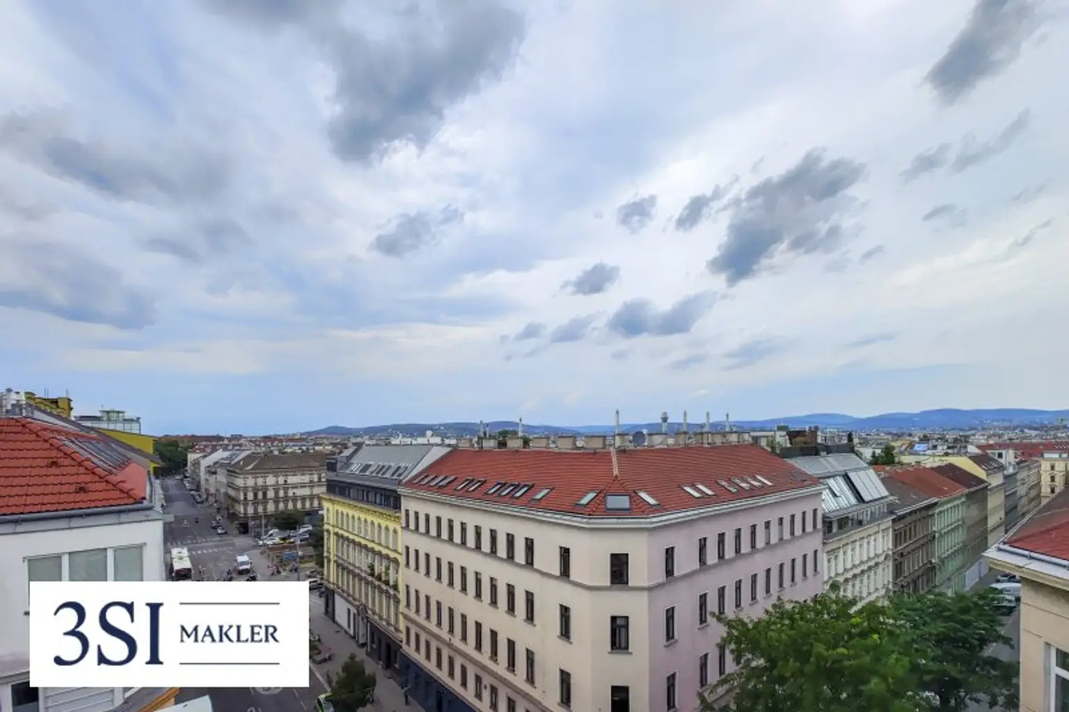 Eingereichter Rohdachboden in beliebter Neubauer Lage mit großem Entwicklungspotential