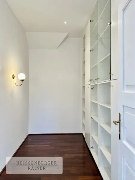 WOHNEN AM SEE /// REPRÄSENTATIV UND GROSSZÜGIG /// ELEGANTE SEEVILLA MIT ZWEI SEPARATEN EINHEITEN
