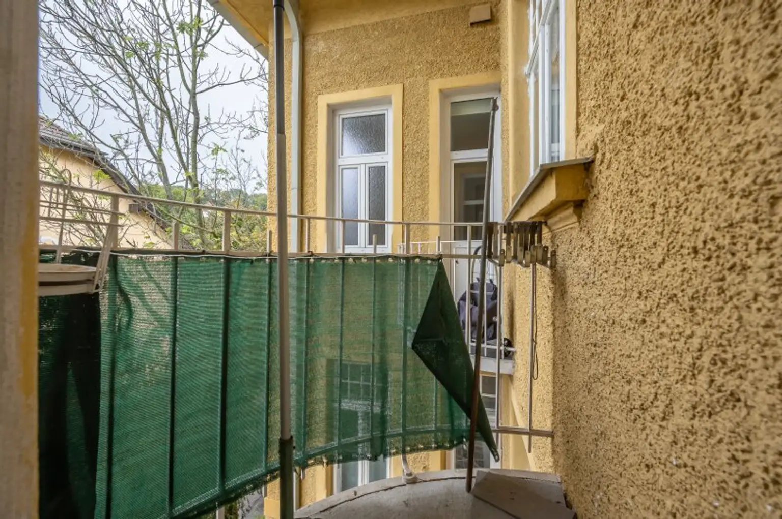 ++1140++ sanierungsbedürftige 3,5 Zimmer Wohnung in Stilvilla! idyllischer Garten!