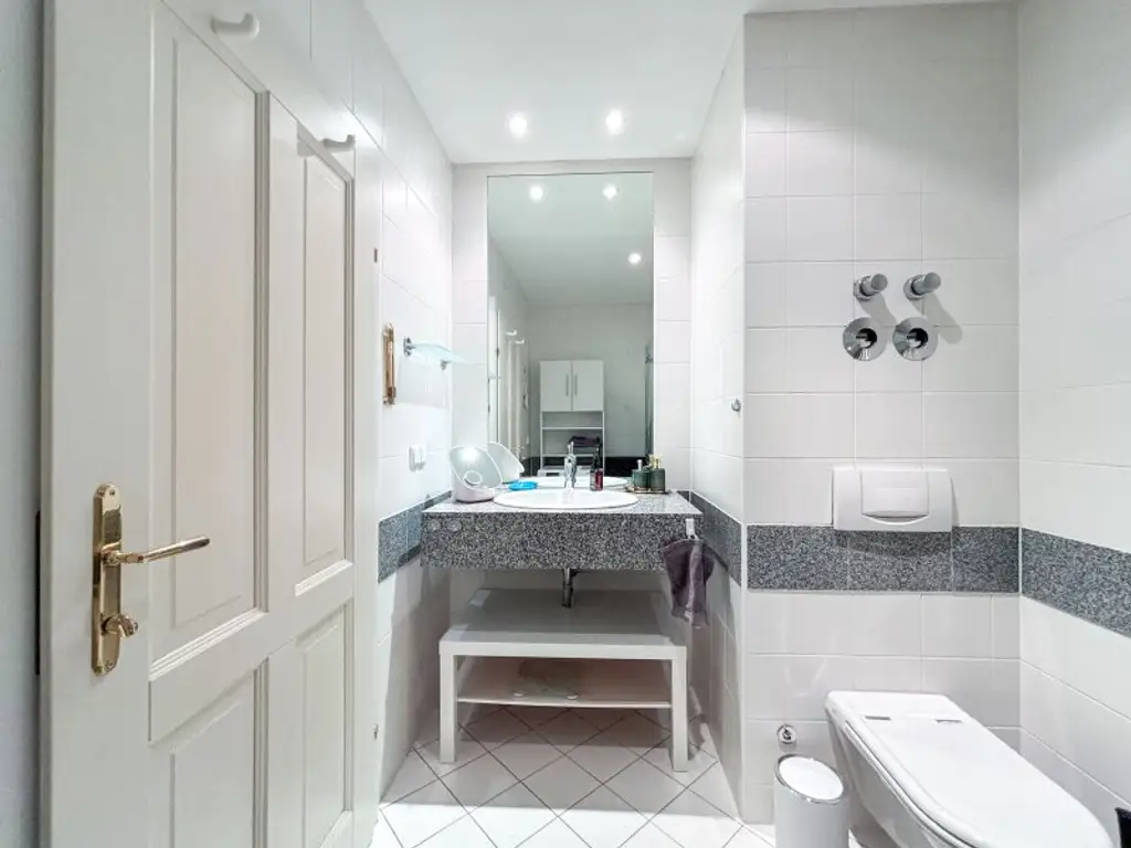 Komplett möblierte, helle Stadtwohnung – Ihr neues Zuhause am Stephansplatz/Graben!