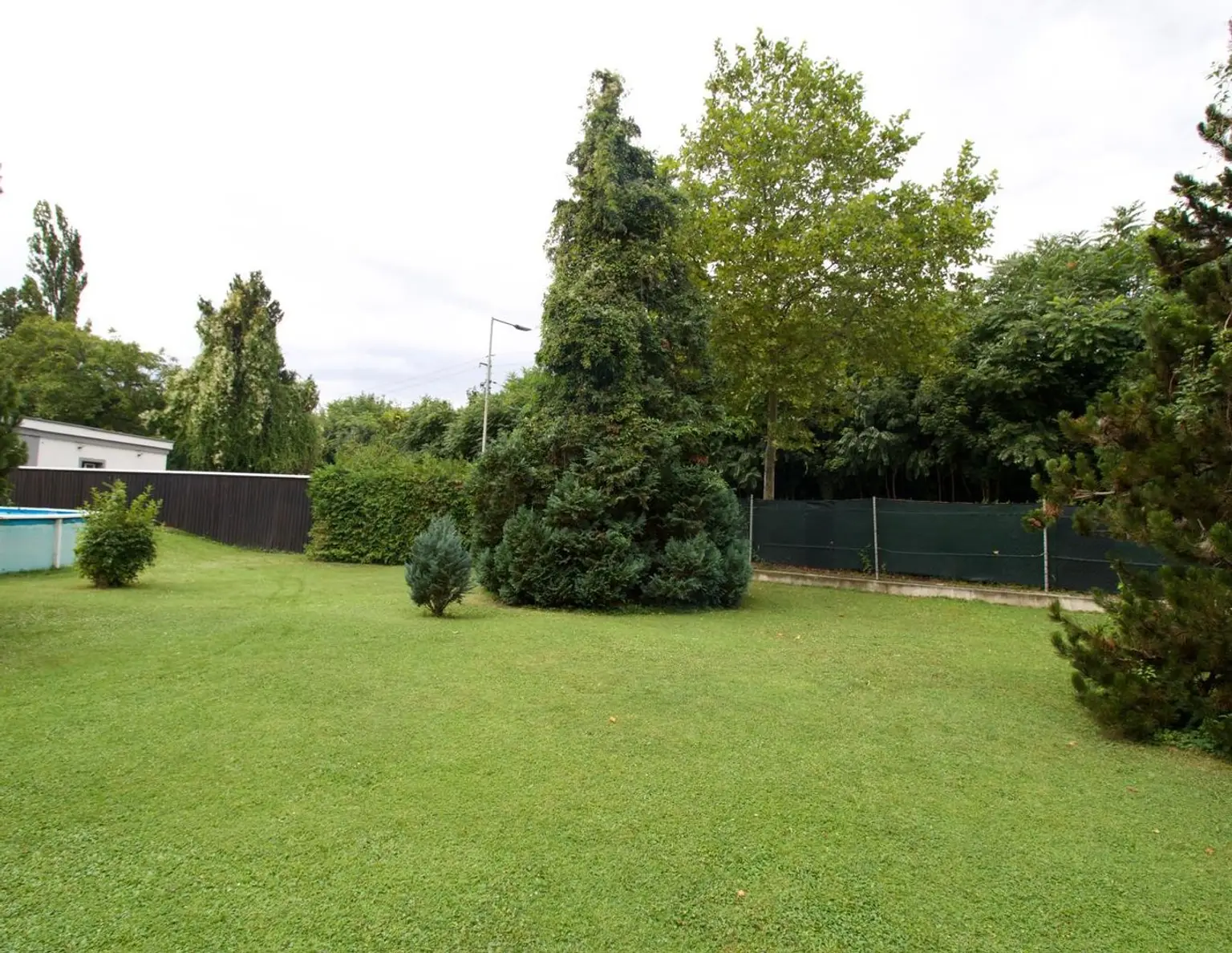 Grundstück in Baden ca. 1265 m² für ein oder zwei Häuser nähe den Bahnhof Baden zu verkaufen