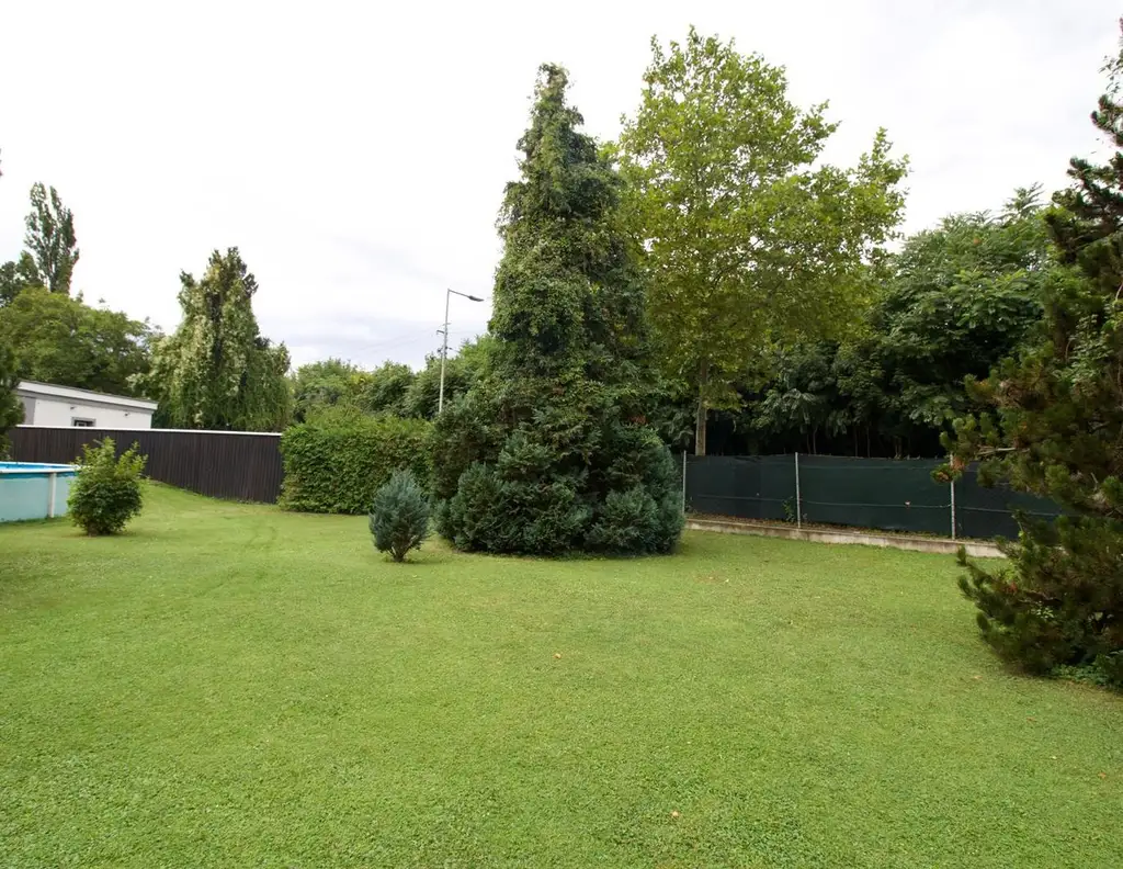 Grundstück in Baden ca. 1265 m² für ein oder zwei Häuser nähe den Bahnhof Baden zu verkaufen