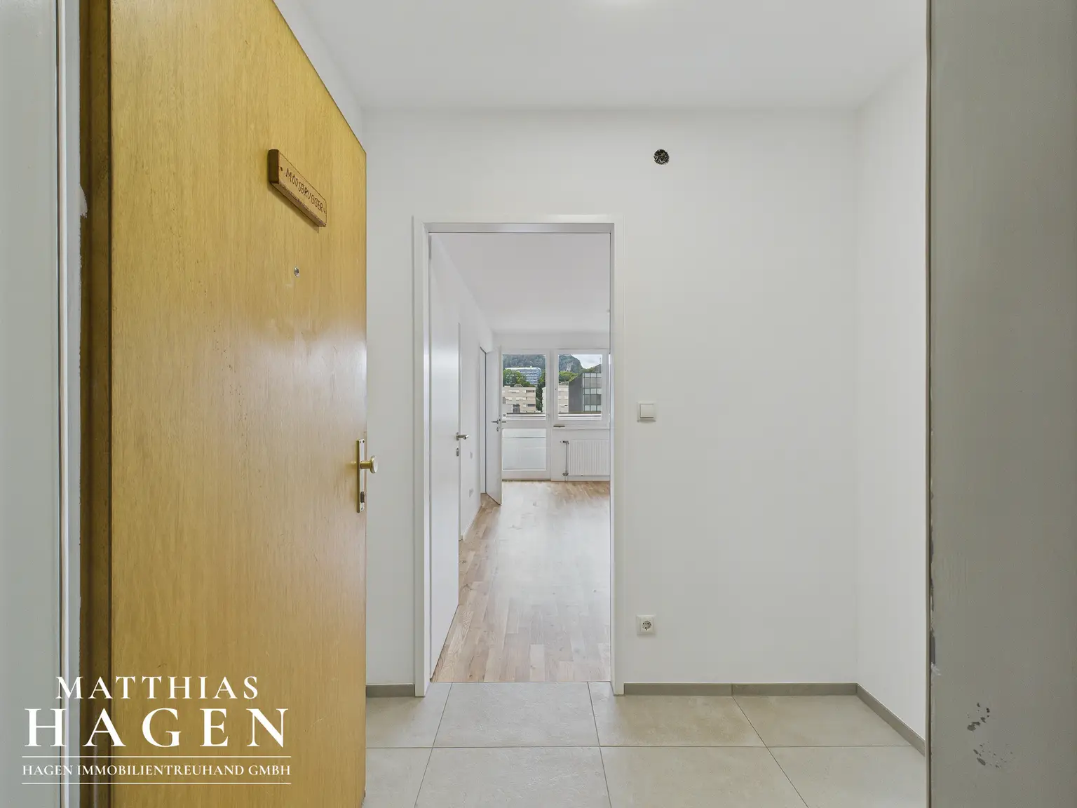 Neu renoviert - perfekte Infrastruktur - 2 Zimmer Wohnung