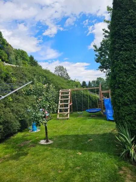 Neuwertiges  Familien Wohnhaus in Feldkirchen / St. Urban : 5 Zimmer, Garten, Balkone, tolle Ausstattung! mit  1 HA LW  Wiese für Tierhaltung