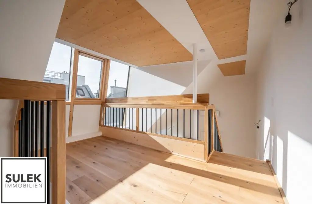 Erstbezug im Dachgeschoss mit offener Galerie-Ebene und tollen Lichtverhältnissen