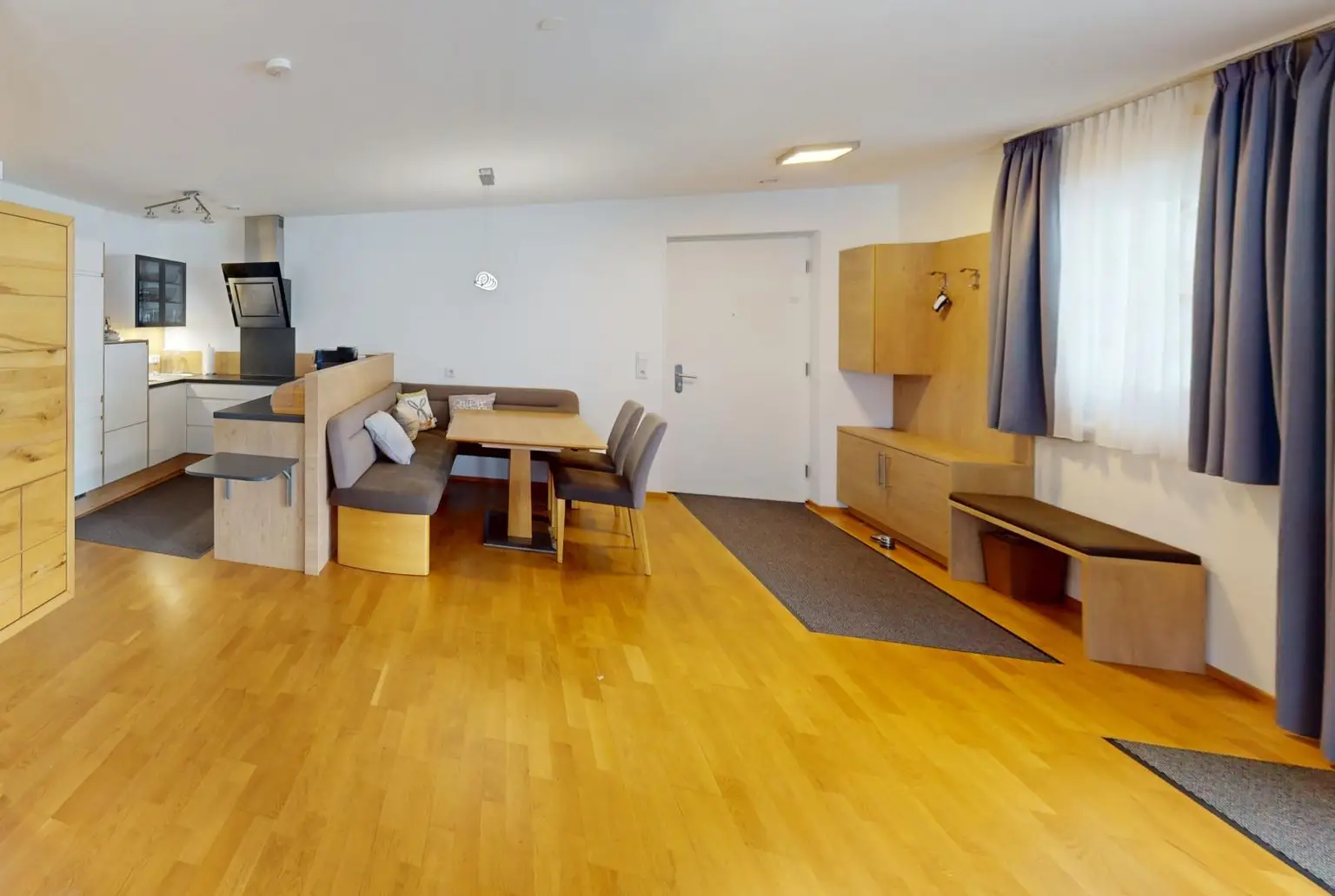 Wohnung - Prutz - Koch & Essbereich.
