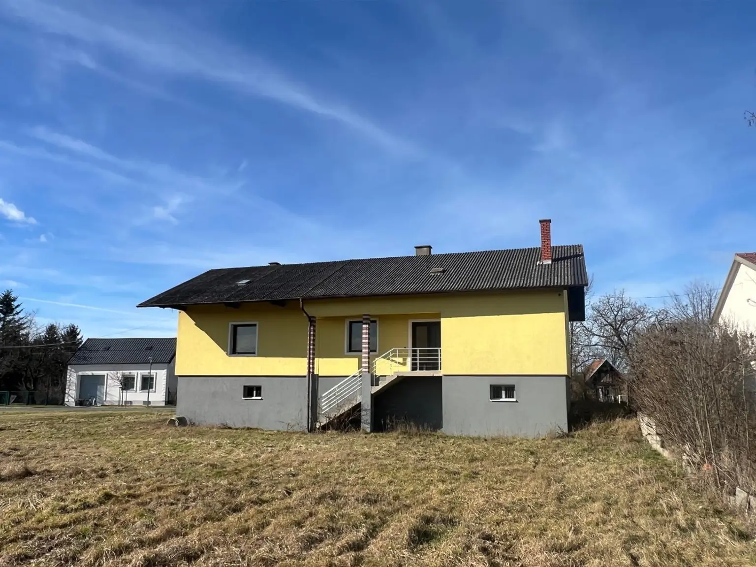 Ansicht vom Grundstück