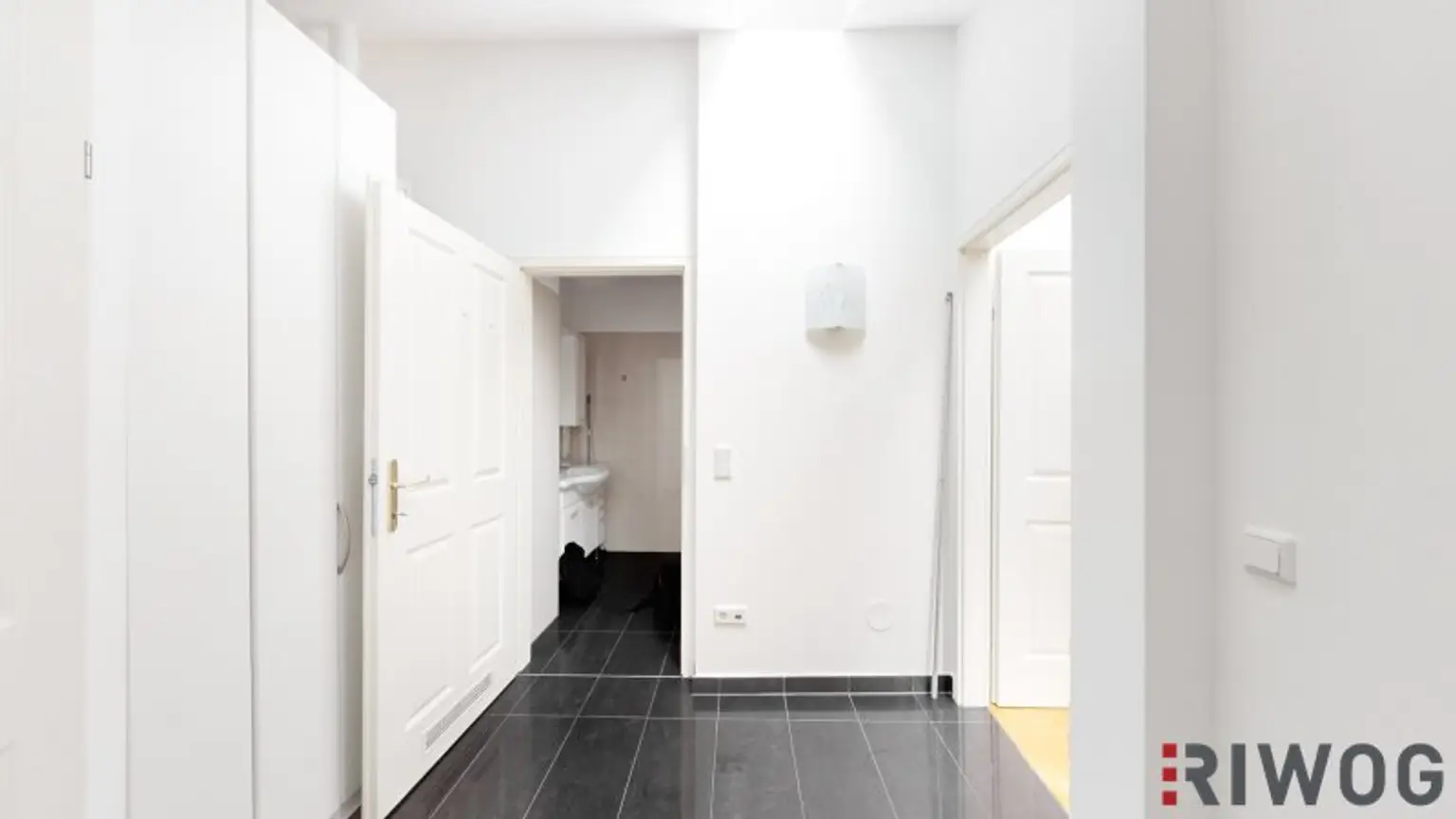 HELLE DACHTERRASSENWOHNUNG in der Odoakergasse