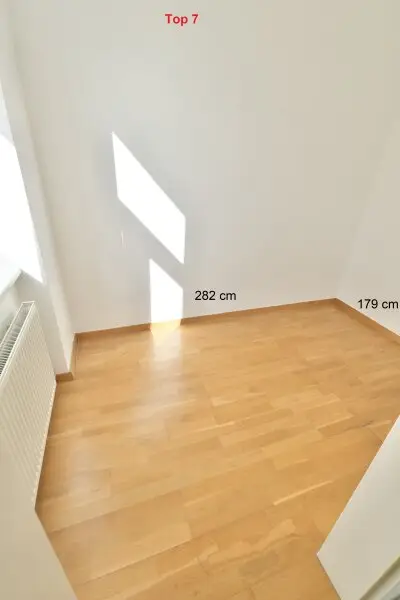 Drei UNBEFRISTETE 2 Zimmer-Wohnungen mit KFZ-Stellplatz im Haus
