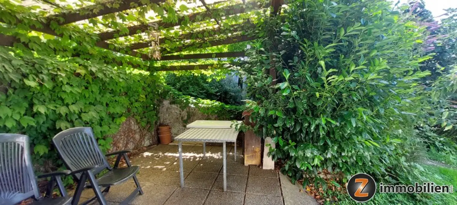 Großzügiges Einfamilienhaus mit idyllischen Garten
