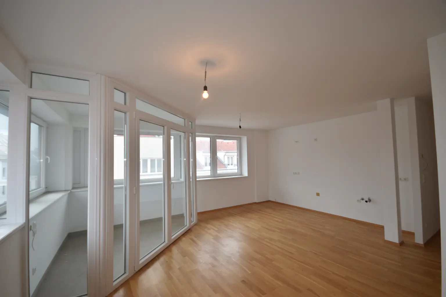 "17. BEZIRK - Gemütliche und helle 2-Zimmer-Wohnung mit Loggia"
