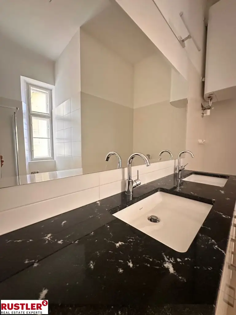 Repräsentative Altbauwohnung im Zentrum mit Balkon
