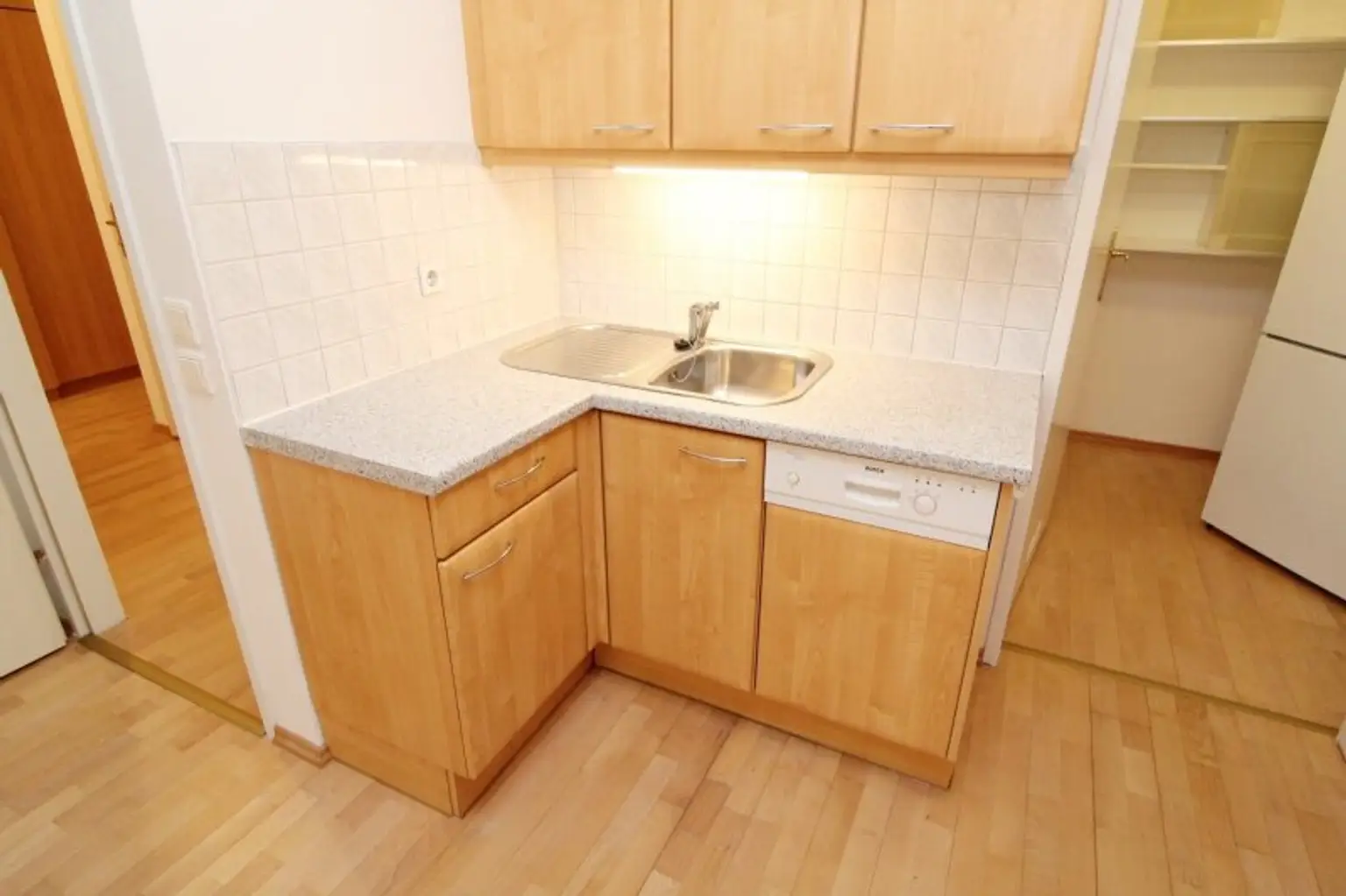 Ab 15. Dezember! Nahe U3! Zentrale 2-Zimmer-Wohnung inkl. Stellplatz zu vermieten!