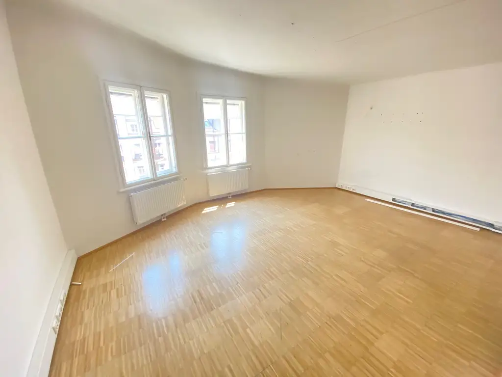 KLIMATISIERTE BÜROFLÄCHE MIT PARKPLÄTZEN - MOZARTSTRASSE/LANDSTRASSE