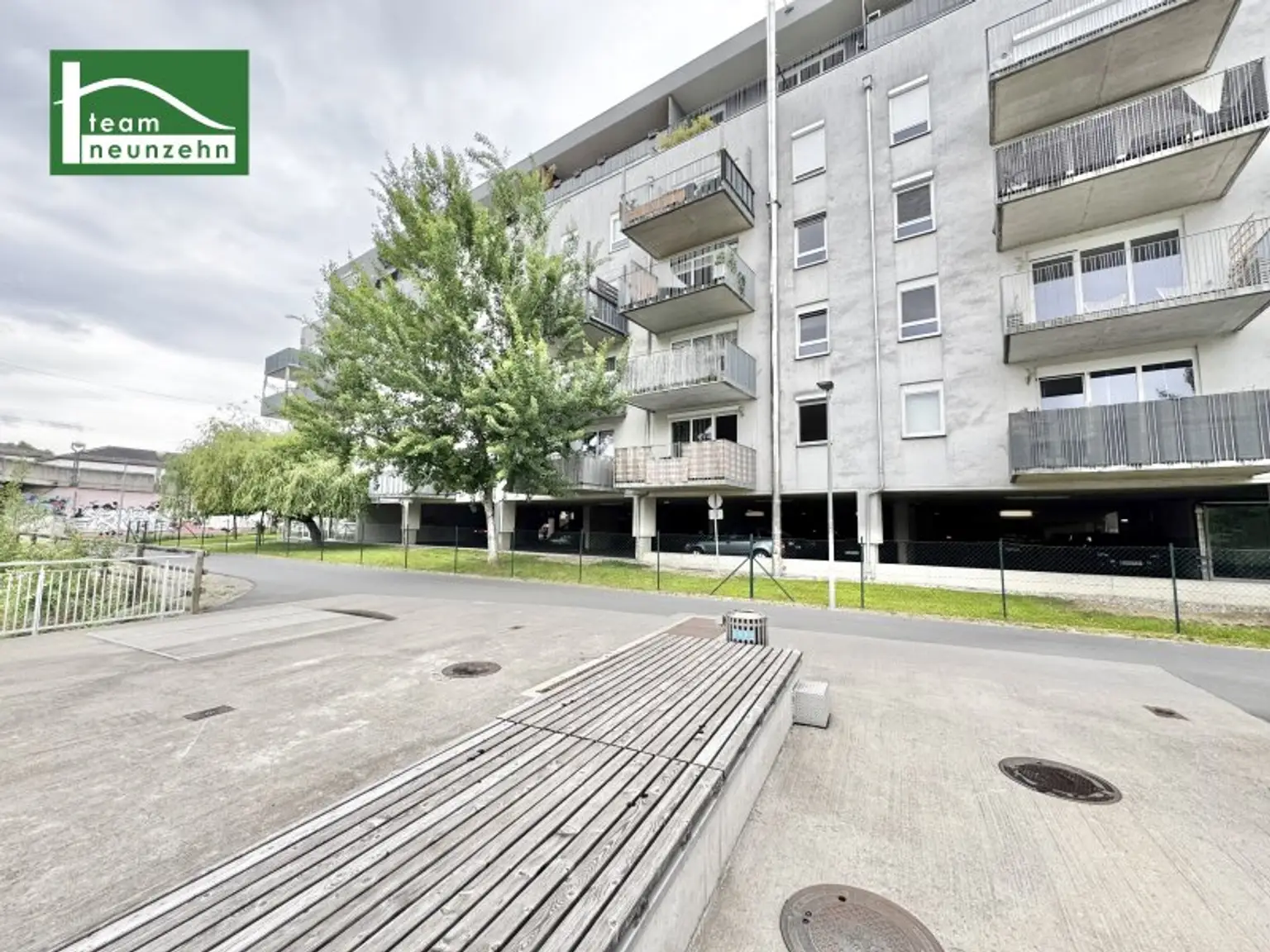 INVESTMENT-WOHNUNGSPAKET! ATTRAKTIVER PREIS! 8 WOHNUNGEN in gebrauchtem Neubauhaus! 4 Stellplätze inkludiert! - JETZT ZUSCHLAGEN