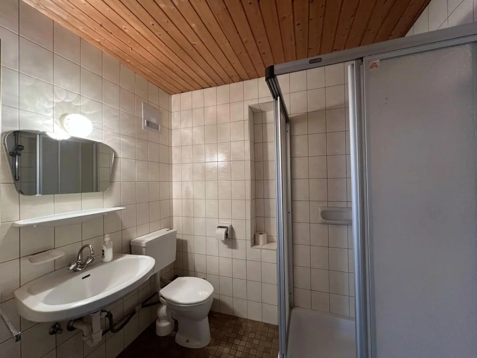 Badezimmer - Wohneinheit 1