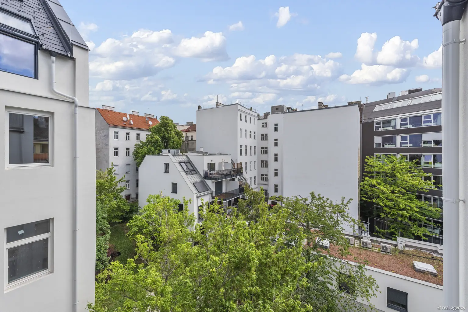 Helle 3-Zimmer-Wohnung mit Balkon im obersten Regelgeschoss