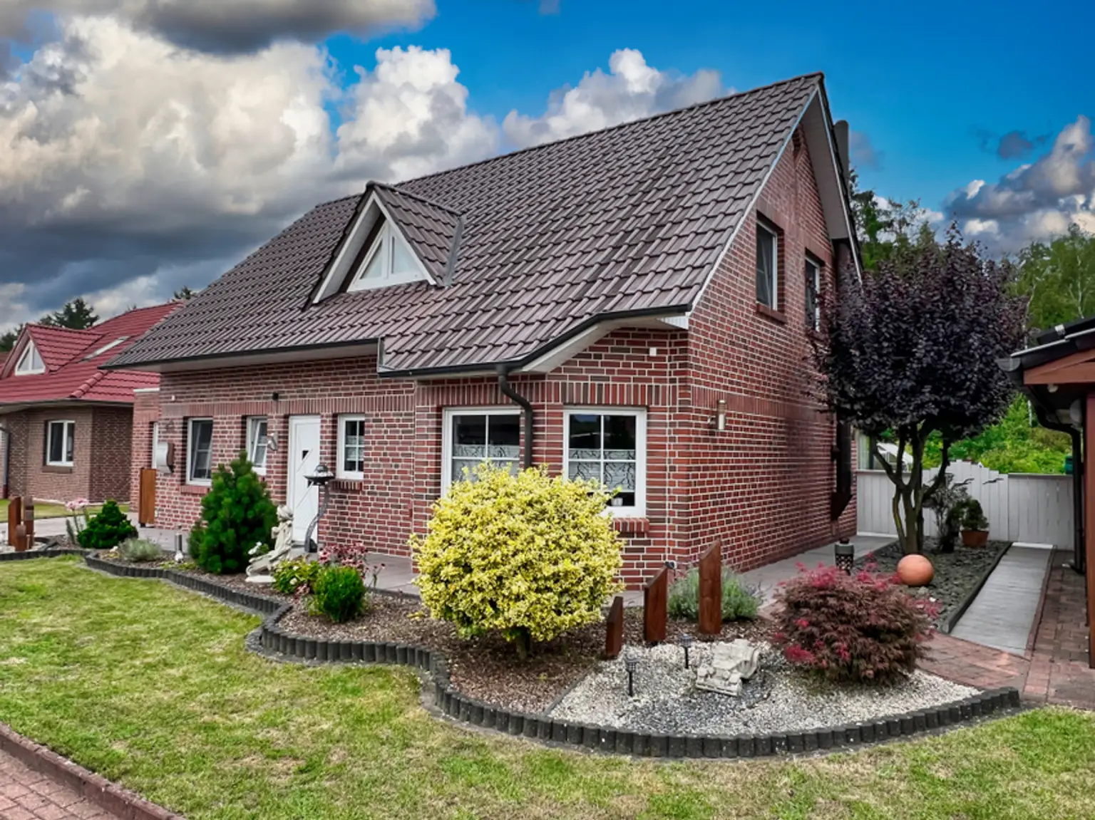 In toller Waldrandlage! TOP-gepflegtes Einfamilienhaus in Rastdorf!