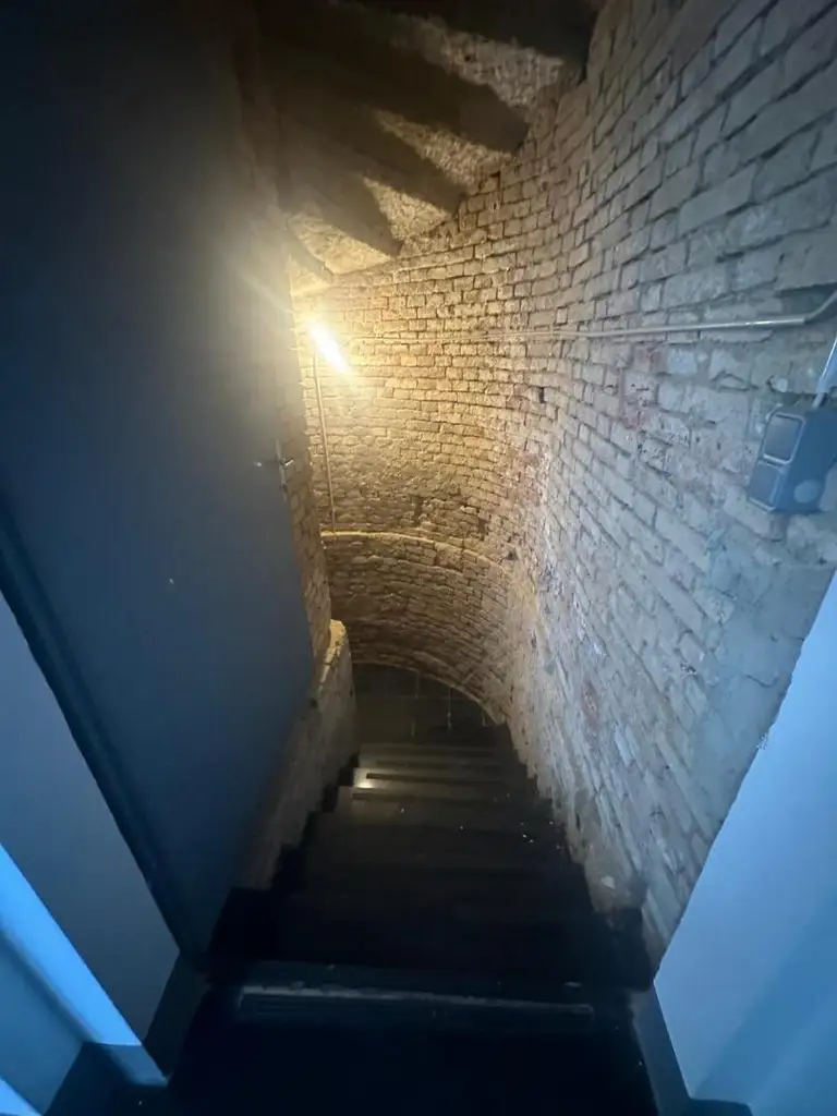 Anlageobjekt: Einzimmerwohnung mit zusätzlichem Souterrain in zentraler Lage