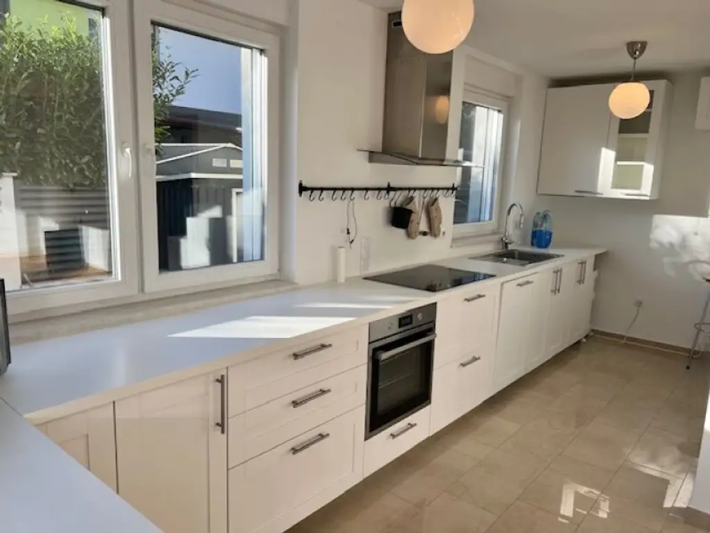 Moderne Doppelhaushälfte Nähe Wien mit 5 Schlafzimmern
