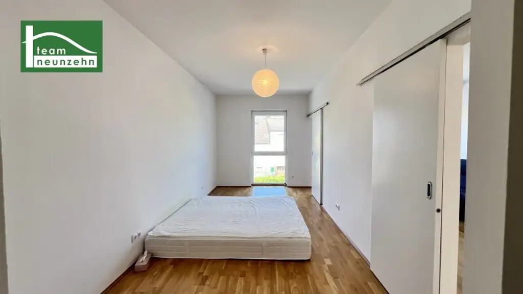 2 Zimmer-Wohnung in generalsaniertem Neubau mit ca. 6m2 Balkon.