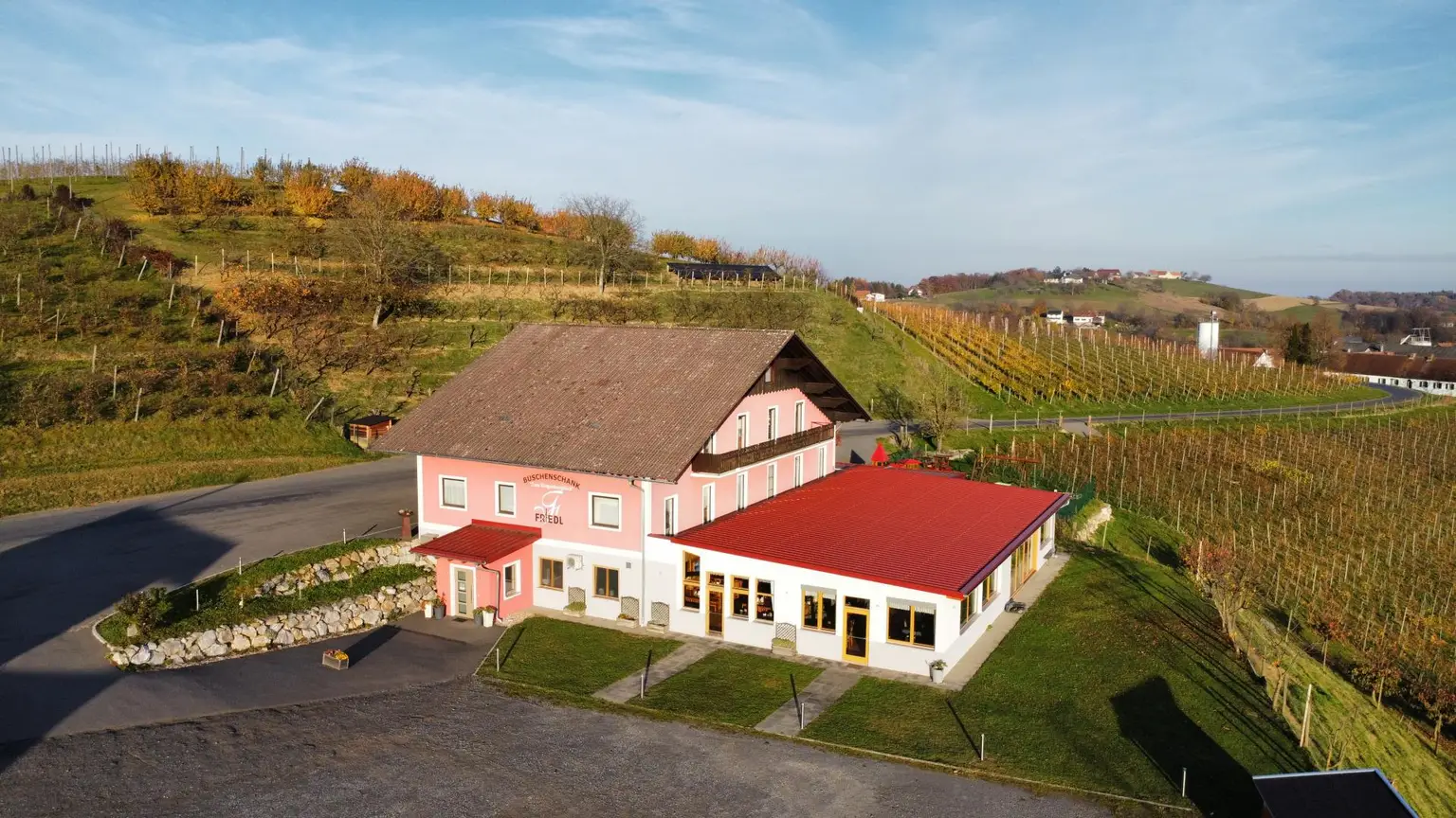 Großes Haus für Visionäre in Aussichtslage (Buschenschank, Weingärten)