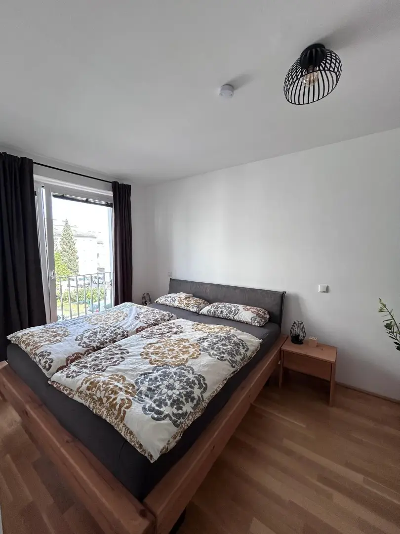 Schlafzimmer 1