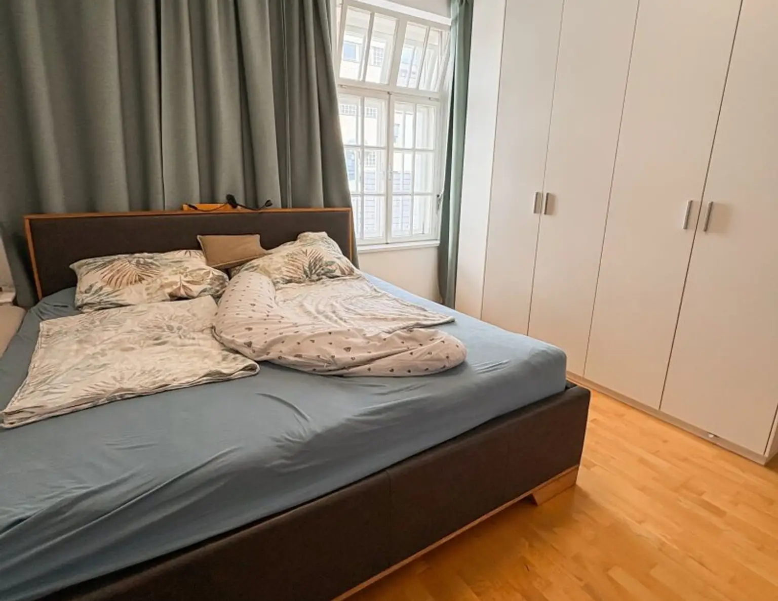 Zentrale Altbau Rarität: 4-Zimmer-Wohnung mit Gartenmitbenutzung und Tiefgarage