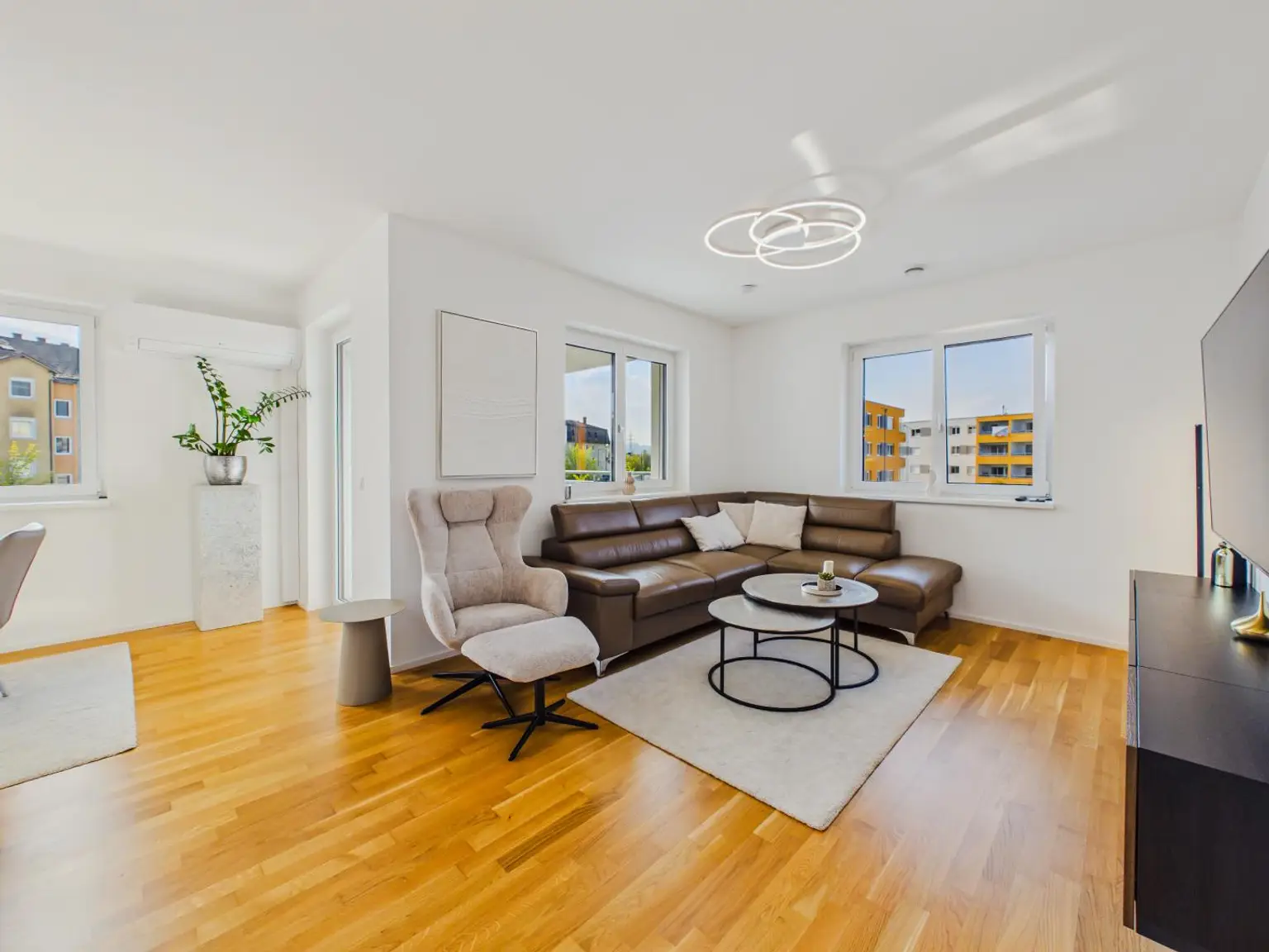 Wohn- und Essbereich 8