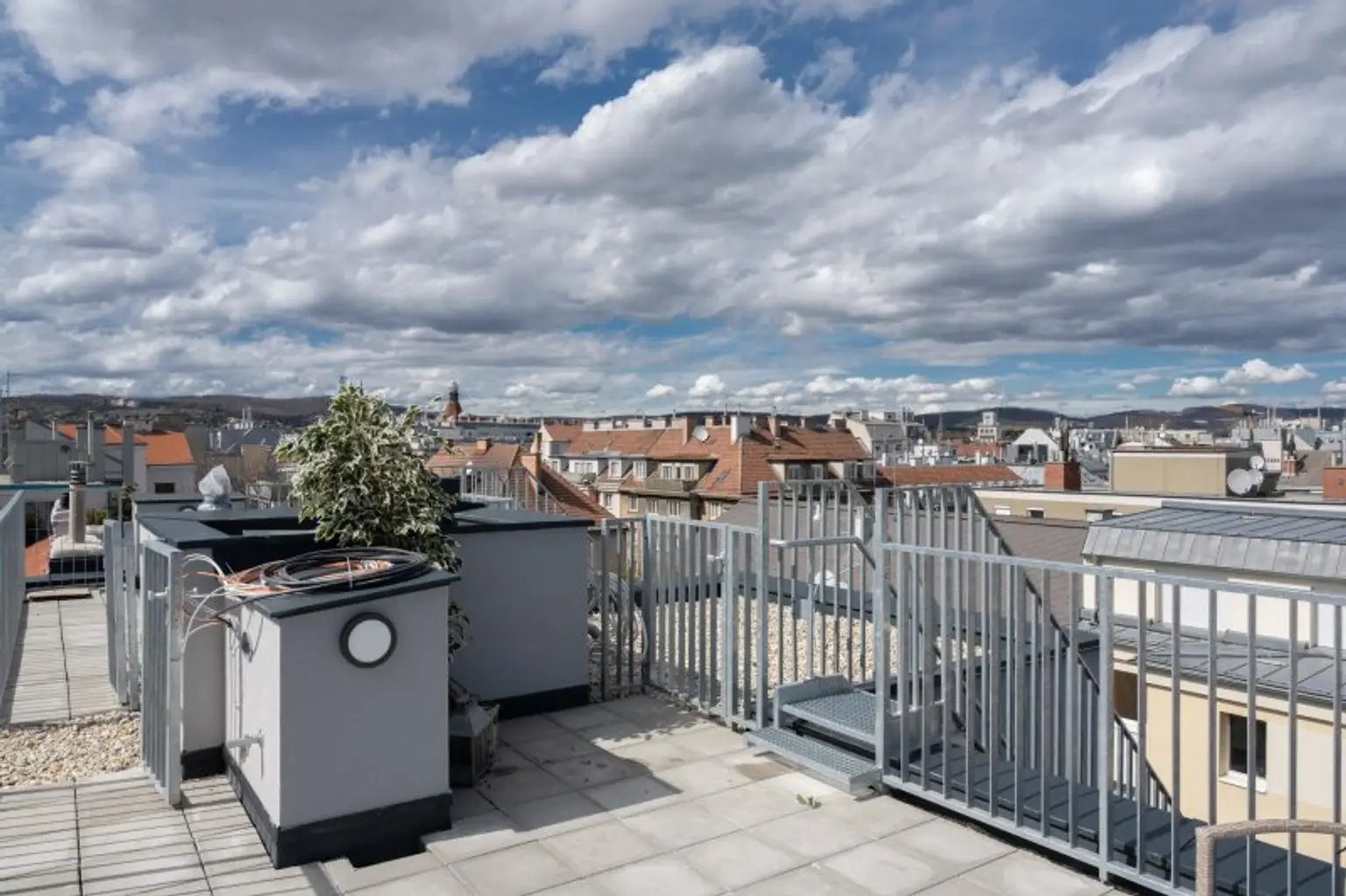 2 Zimmer Dachgeschoss mit traumhafter Dachterrasse