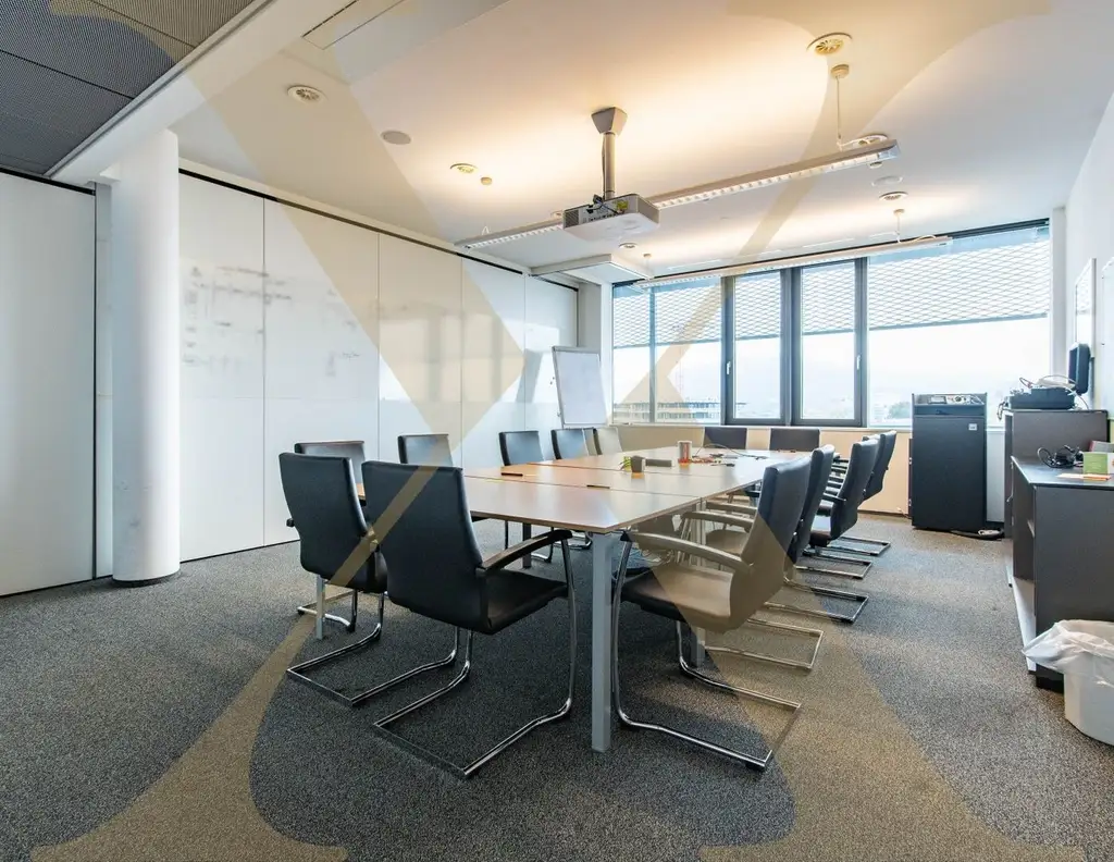 Großzügige Bürofläche mit Blick auf den Pöstlingberg im ETECH-Center Linz zu vermieten!