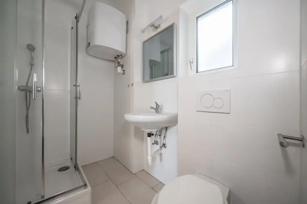 ++Fasangarten++ Altbau mit Potenzial – 2 Zimmer zum Sanieren