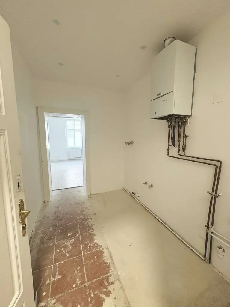 Teilsanierte 2 Zimmer Wohnung in Top Lage - 
Nahe altes AKH und Rathaus