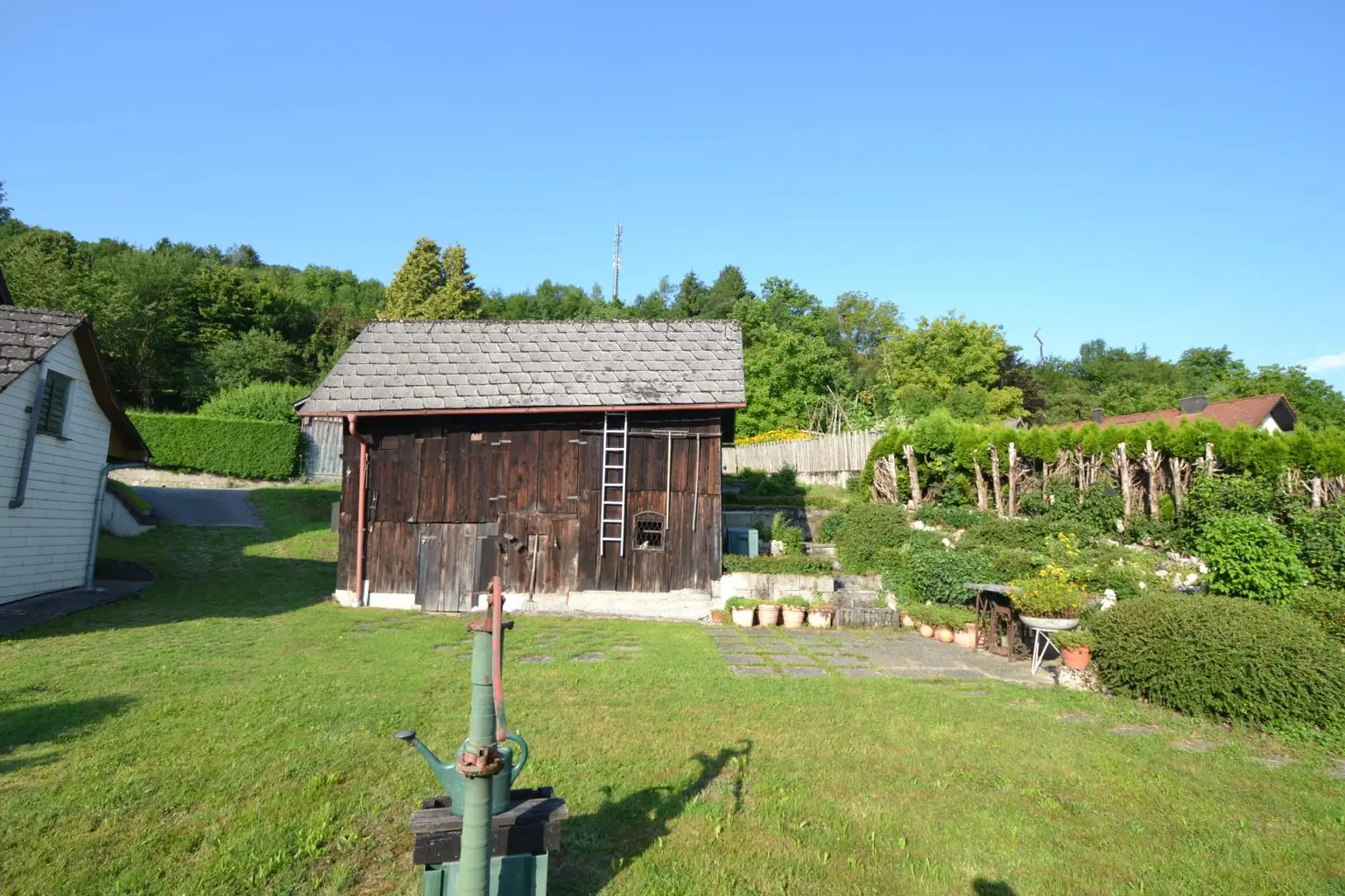 Kleines Häuschen mit Gartenidylle - Sanierungsobjekt
