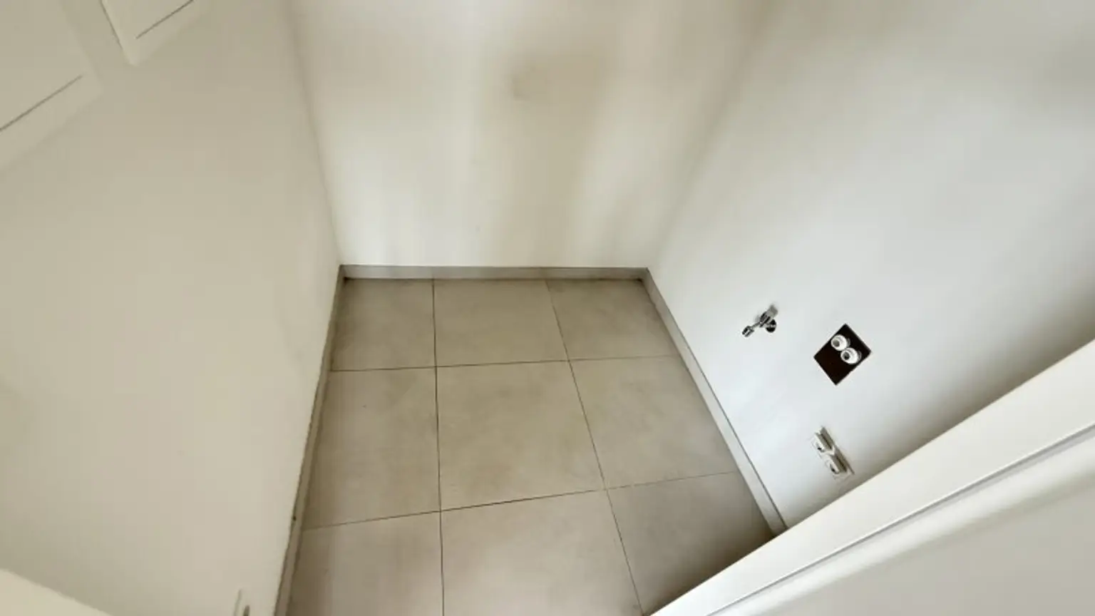 UNBEFRISTETE 4-Zimmer im Neubau mit Freifläche