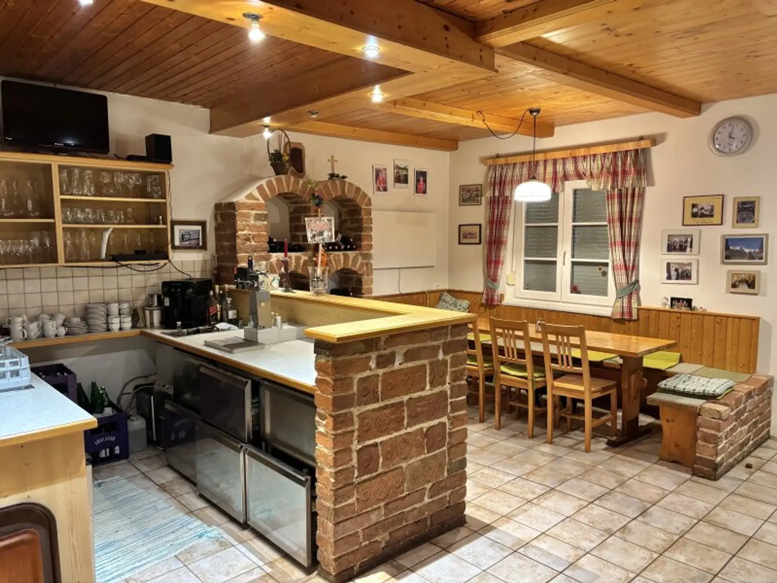 ** LEGENDE IN DER WEINIDYLLE ** D. Ehrensdorf !! Gepflegtes Haus mit ca. 245 m2 Nfl. in gediegener Ortsrandlage - Hauptwohnsitz möglich !!