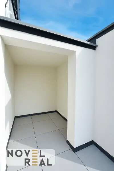 Dachgeschosswohnung mit Blick ins Grüne – ruhig und hell