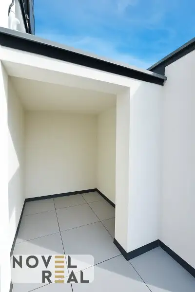 Dachgeschosswohnung mit Blick ins Grüne – ruhig und hell